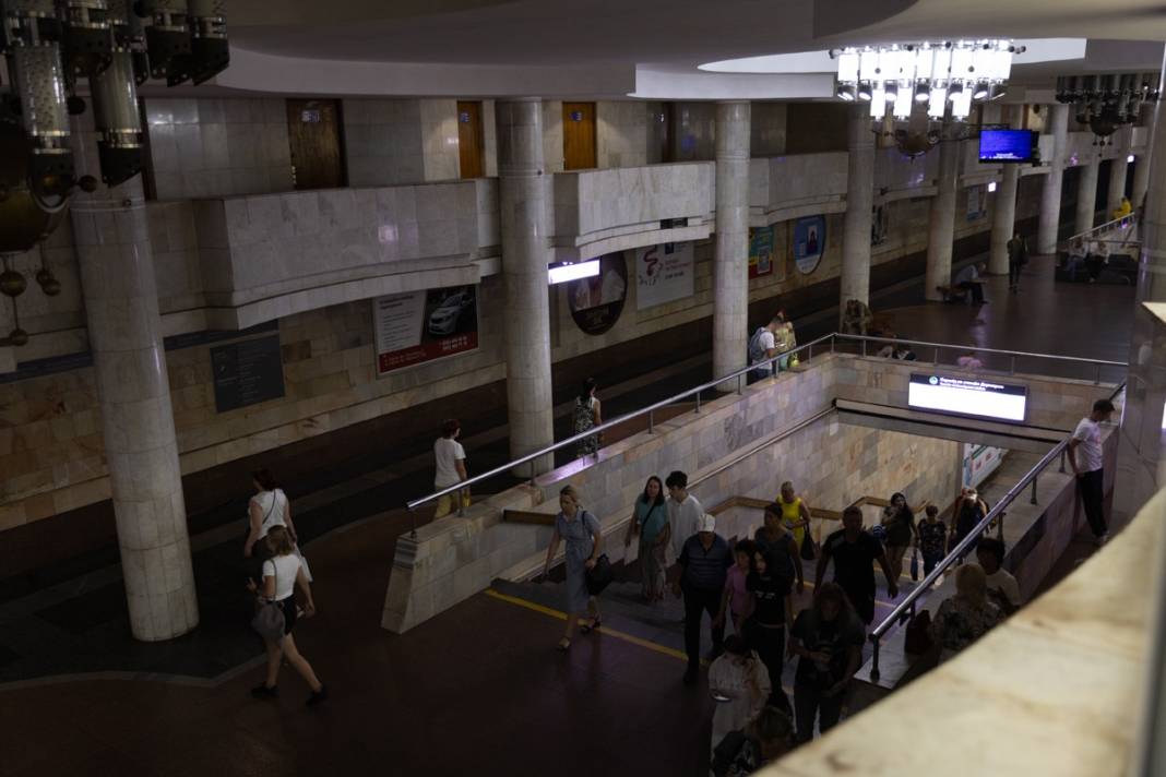 Füze saldırılarının gölgesinde yeni eğitim yılı: Ukrayna'da ilk ders zili metroda çaldı 32